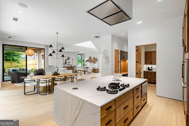 16 Bonnie Lane, Sandy Springs, GA 30328