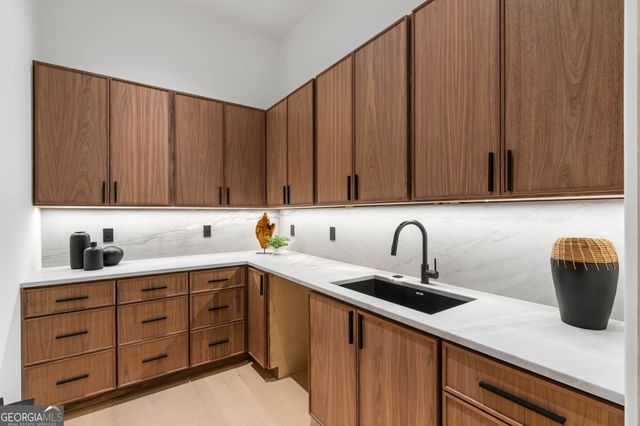 16 Bonnie Lane, Sandy Springs, GA 30328