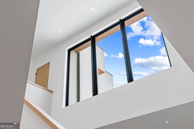 16 Bonnie Lane, Sandy Springs, GA 30328