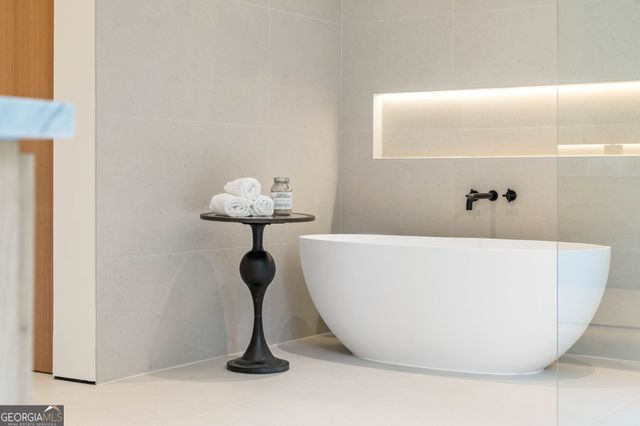 16 Bonnie Lane, Sandy Springs, GA 30328