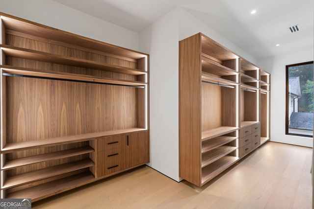 16 Bonnie Lane, Sandy Springs, GA 30328