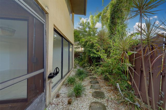 890 N VILLAGE DRIVE N 103, St Petersburg, FL 33716