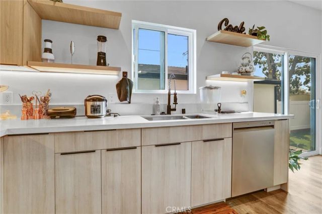 6900 Corbin Avenue, Reseda, CA 91335