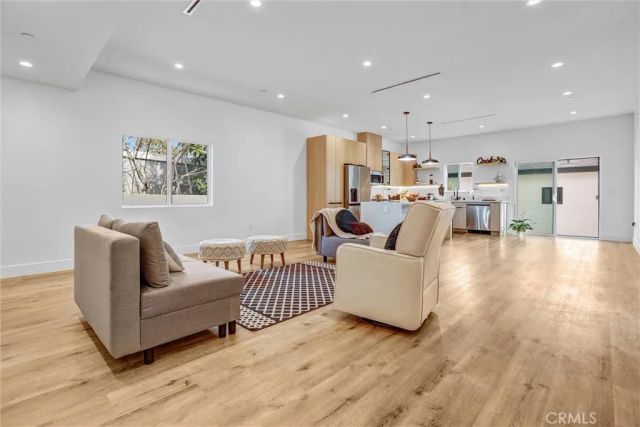 6900 Corbin Avenue, Reseda, CA 91335