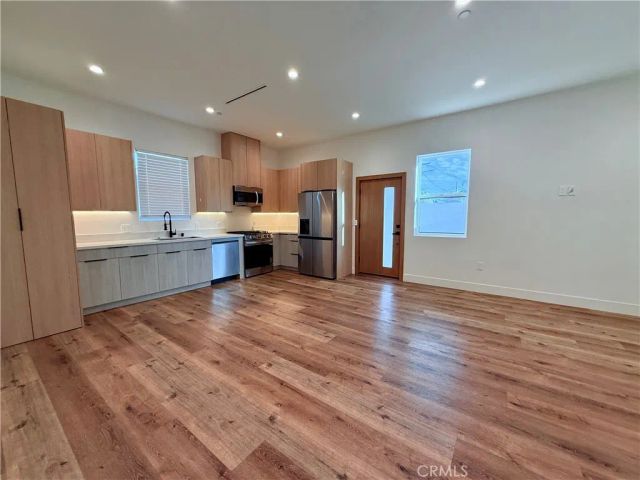 6900 Corbin Avenue, Reseda, CA 91335