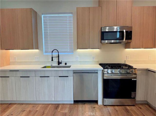 6900 Corbin Avenue, Reseda, CA 91335