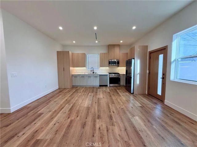 6900 Corbin Avenue, Reseda, CA 91335