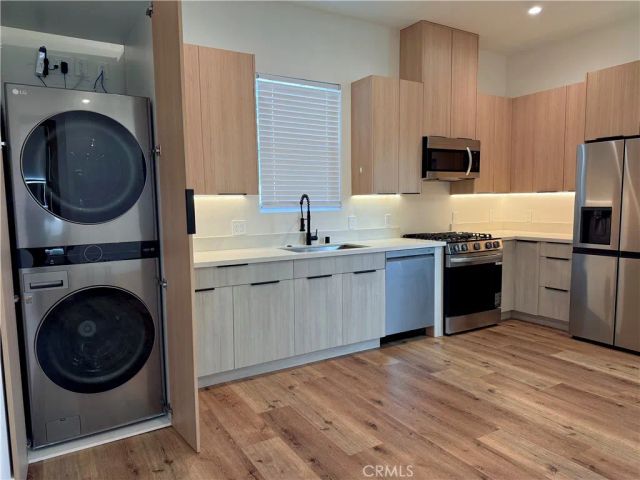 6900 Corbin Avenue, Reseda, CA 91335