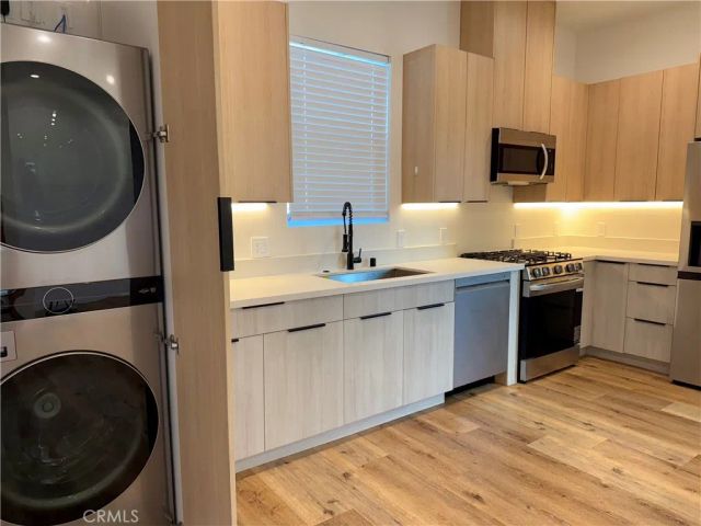 6900 Corbin Avenue, Reseda, CA 91335