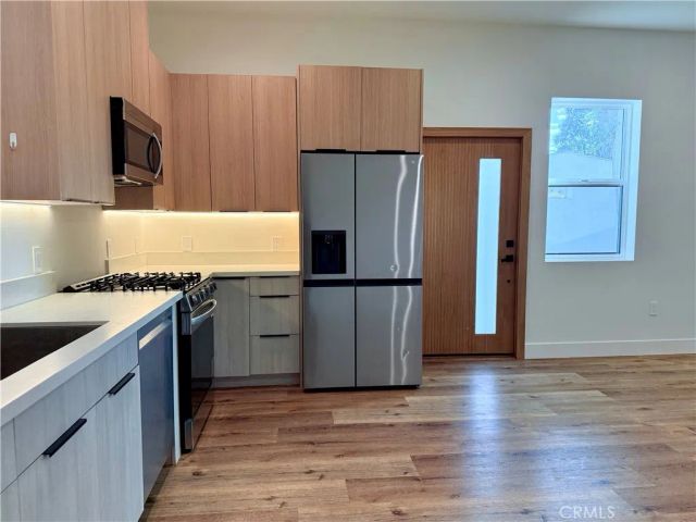 6900 Corbin Avenue, Reseda, CA 91335