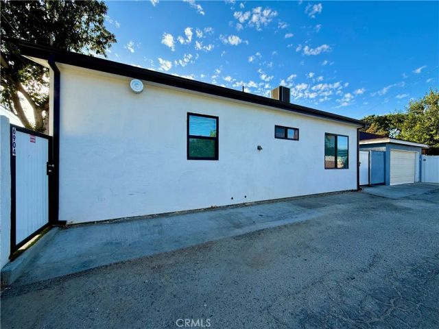 6900 Corbin Avenue, Reseda, CA 91335