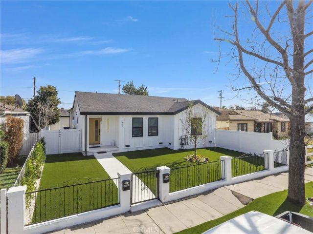 6900 Corbin Avenue, Reseda, CA 91335