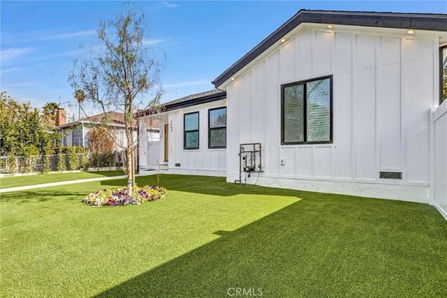 6900 Corbin Avenue, Reseda, CA 91335