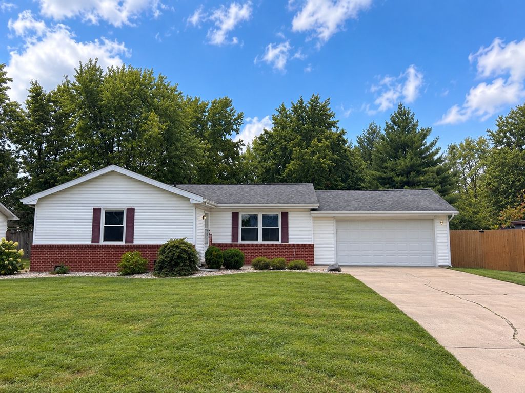 Image 1 of property listing at 139 Fielder Drive, Salem, IL 62881
