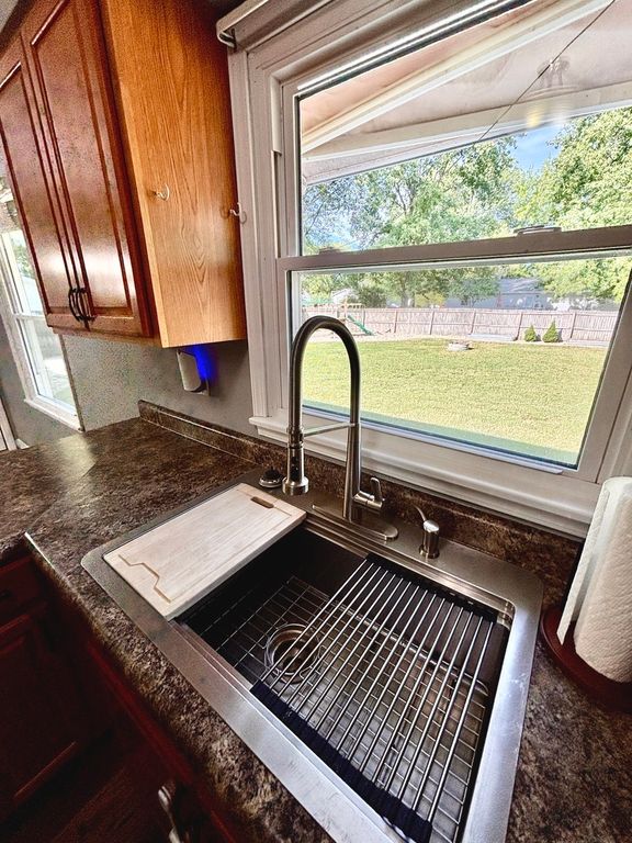 Image 11 of property listing at 139 Fielder Drive, Salem, IL 62881