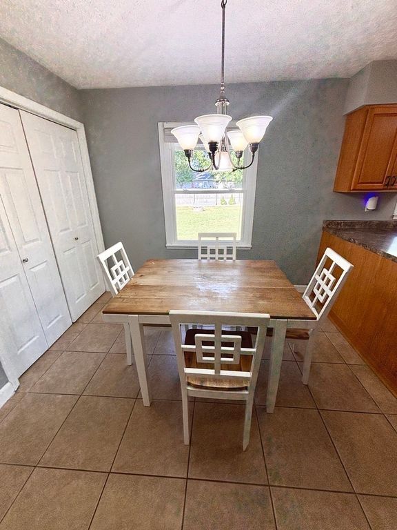 Image 13 of property listing at 139 Fielder Drive, Salem, IL 62881
