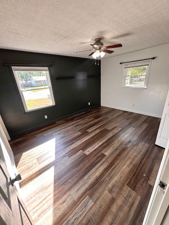 Image 14 of property listing at 139 Fielder Drive, Salem, IL 62881