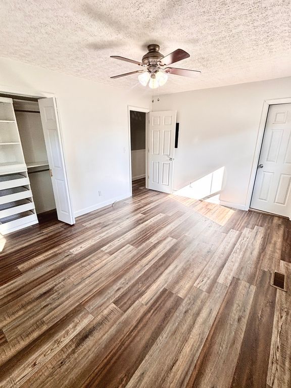 Image 15 of property listing at 139 Fielder Drive, Salem, IL 62881