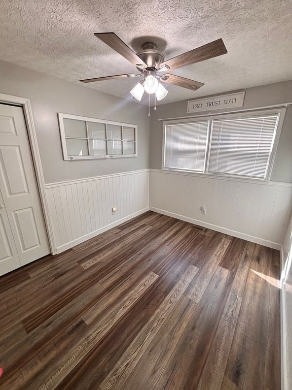 Image 21 of property listing at 139 Fielder Drive, Salem, IL 62881