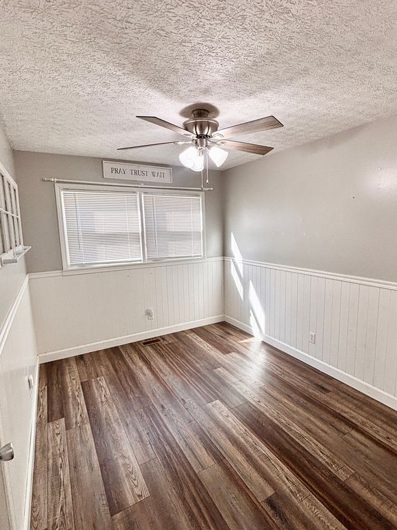Image 22 of property listing at 139 Fielder Drive, Salem, IL 62881