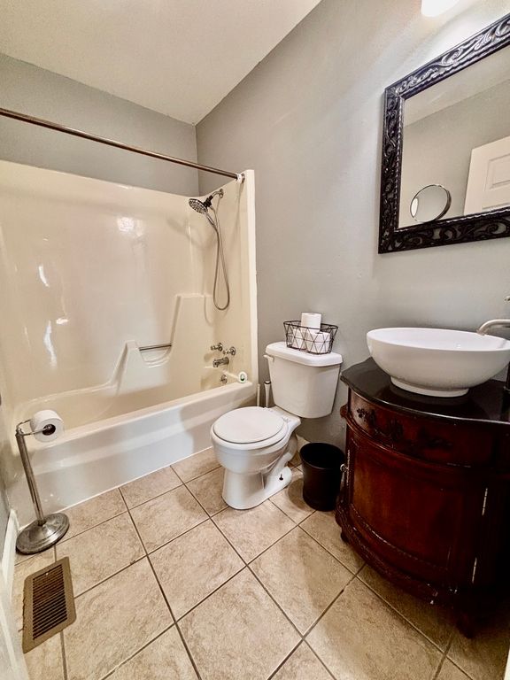 Image 25 of property listing at 139 Fielder Drive, Salem, IL 62881