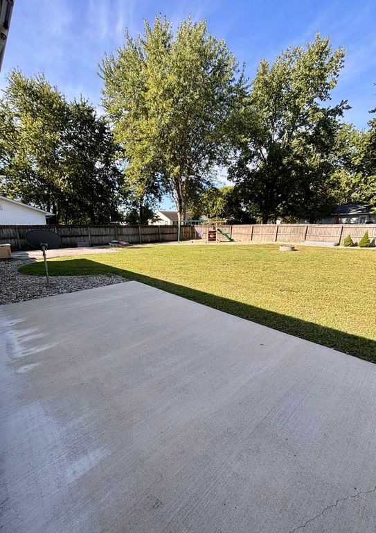 Image 28 of property listing at 139 Fielder Drive, Salem, IL 62881