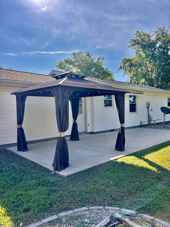 Image 29 of property listing at 139 Fielder Drive, Salem, IL 62881