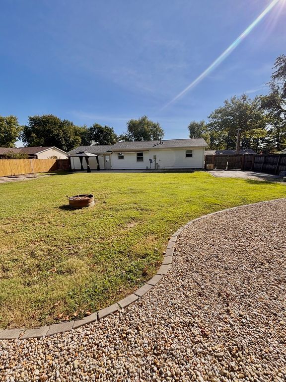 Image 32 of property listing at 139 Fielder Drive, Salem, IL 62881