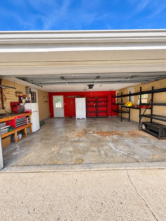 Image 33 of property listing at 139 Fielder Drive, Salem, IL 62881