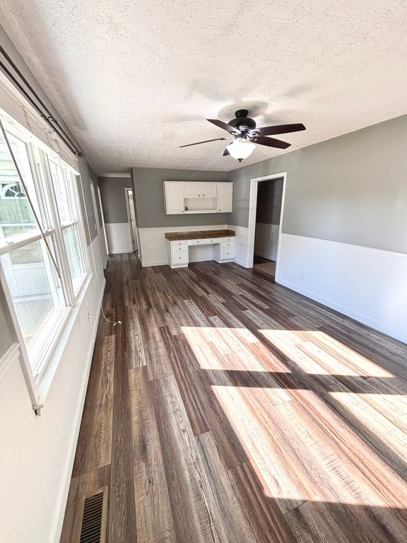Image 5 of property listing at 139 Fielder Drive, Salem, IL 62881
