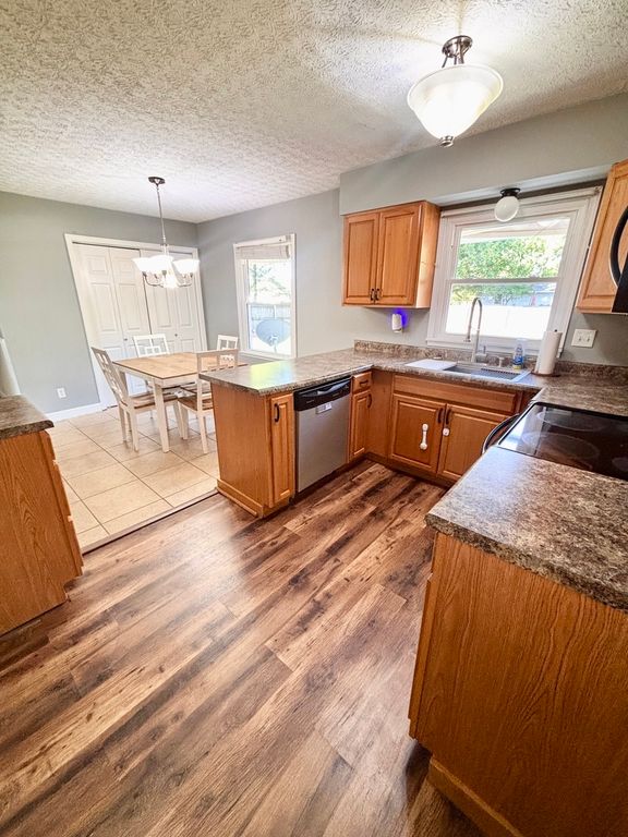 Image 9 of property listing at 139 Fielder Drive, Salem, IL 62881