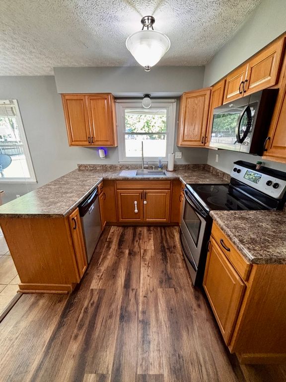 Image 10 of property listing at 139 Fielder Drive, Salem, IL 62881