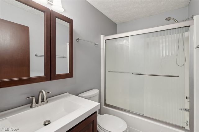 14784 Stone Creek Oval, Strongsville, OH 44149