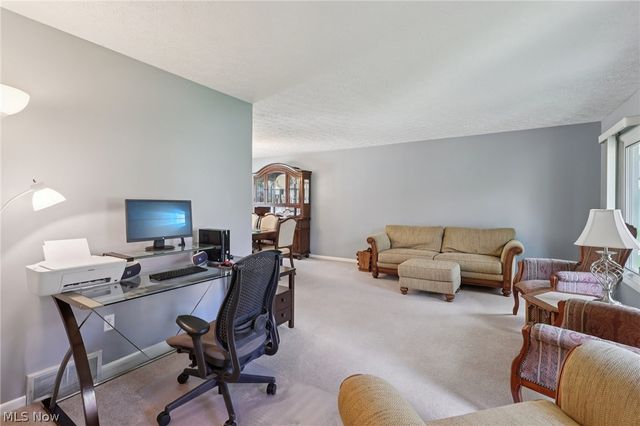 14784 Stone Creek Oval, Strongsville, OH 44149