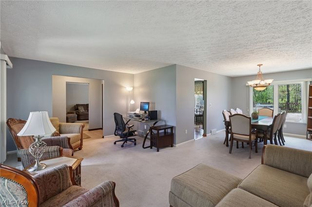 14784 Stone Creek Oval, Strongsville, OH 44149