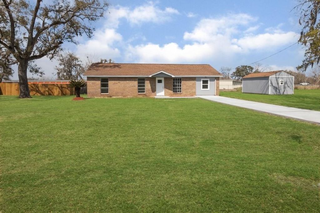 120 Hutson Lane, Brazoria, TX 77422
