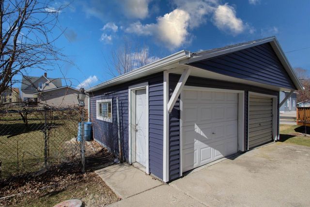 520 N Montgomery STREET, Watertown, WI 53098