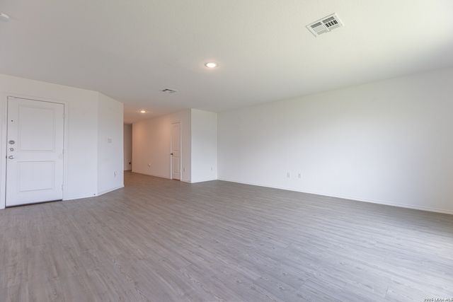 6941 DORATO RDG, Elmendorf, TX 78112