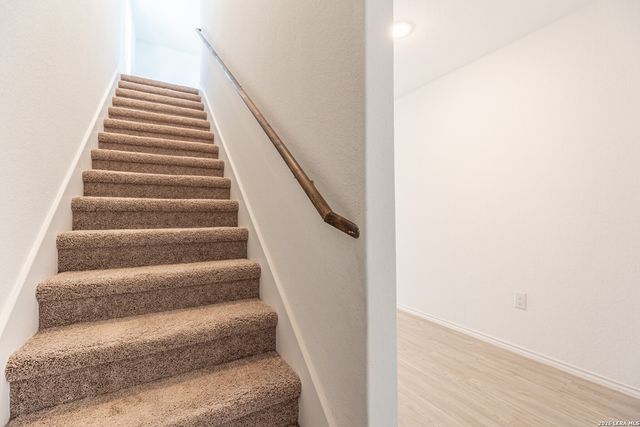 6941 DORATO RDG, Elmendorf, TX 78112