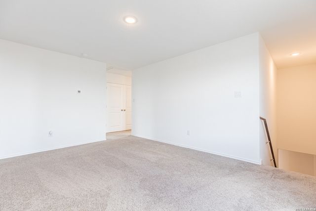 6941 DORATO RDG, Elmendorf, TX 78112