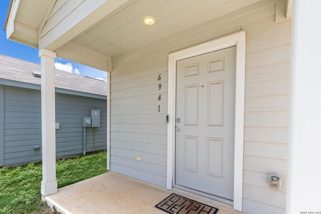 6941 DORATO RDG, Elmendorf, TX 78112