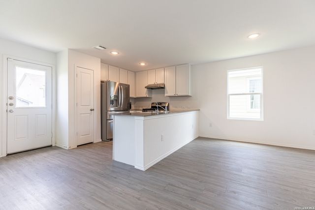 6941 DORATO RDG, Elmendorf, TX 78112