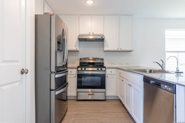 6941 DORATO RDG, Elmendorf, TX 78112