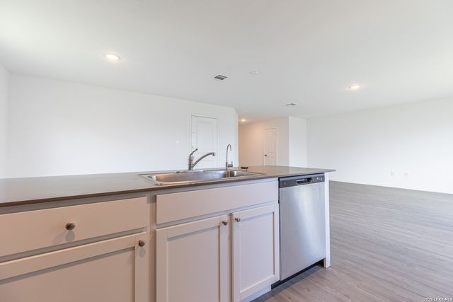 6941 DORATO RDG, Elmendorf, TX 78112
