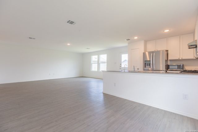6941 DORATO RDG, Elmendorf, TX 78112