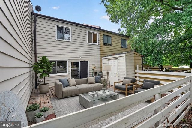 858 DOGWOOD CT, Herndon, VA 20170