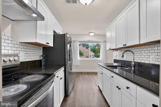858 DOGWOOD CT, Herndon, VA 20170