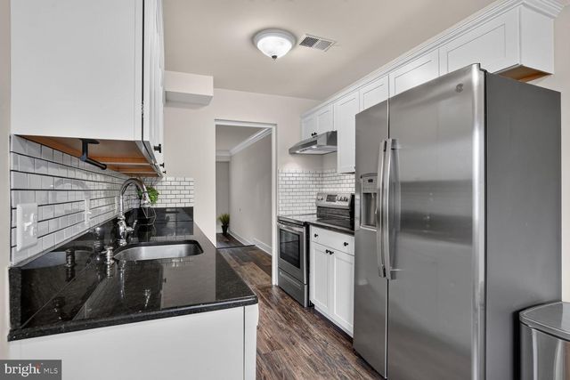 858 DOGWOOD CT, Herndon, VA 20170