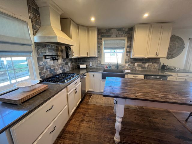 30 W Parnell Street, Denison, TX 75020