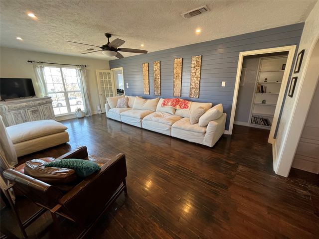 30 W Parnell Street, Denison, TX 75020